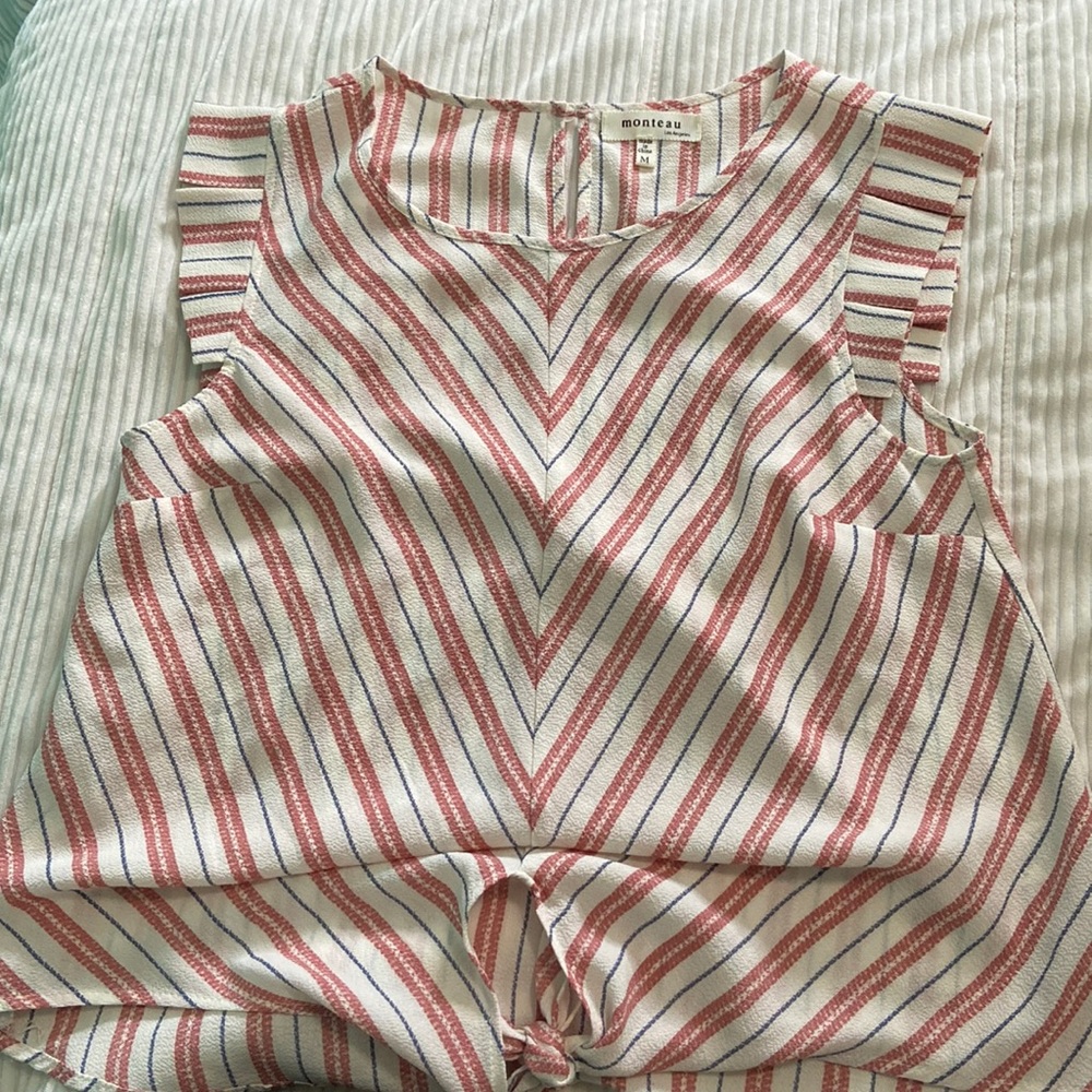Montreal, size M, striped top tie front with ruffles capped sleeves.